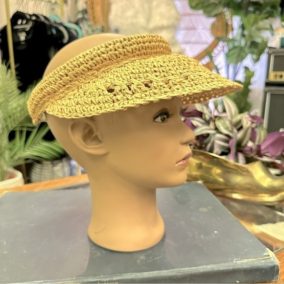 Vintage (unbranded) straw visor hat in VGUC - Picture 1 of 10